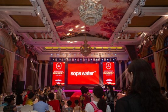 COCOFAVES红管黑科技产品-sops water荣获亚洲美业时尚创新奖