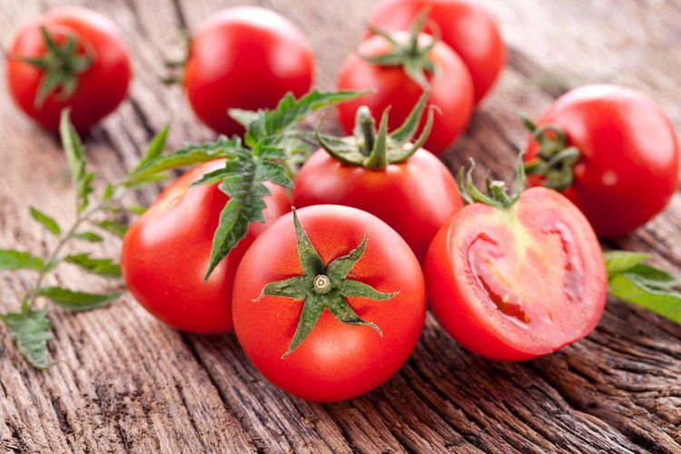 番茄红素的功效与作用？吃番茄的好处!生熟番茄营养大不同（附食谱：番茄芦笋鸡肉意粉）